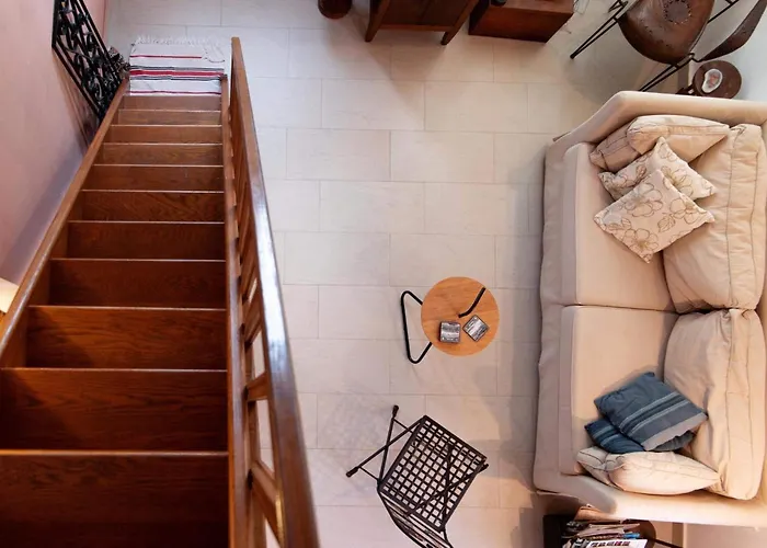 Traditional Two Floor House 75m2 アパート