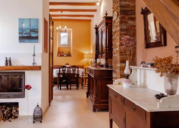 Traditional Two Floor House 75m2 アパート